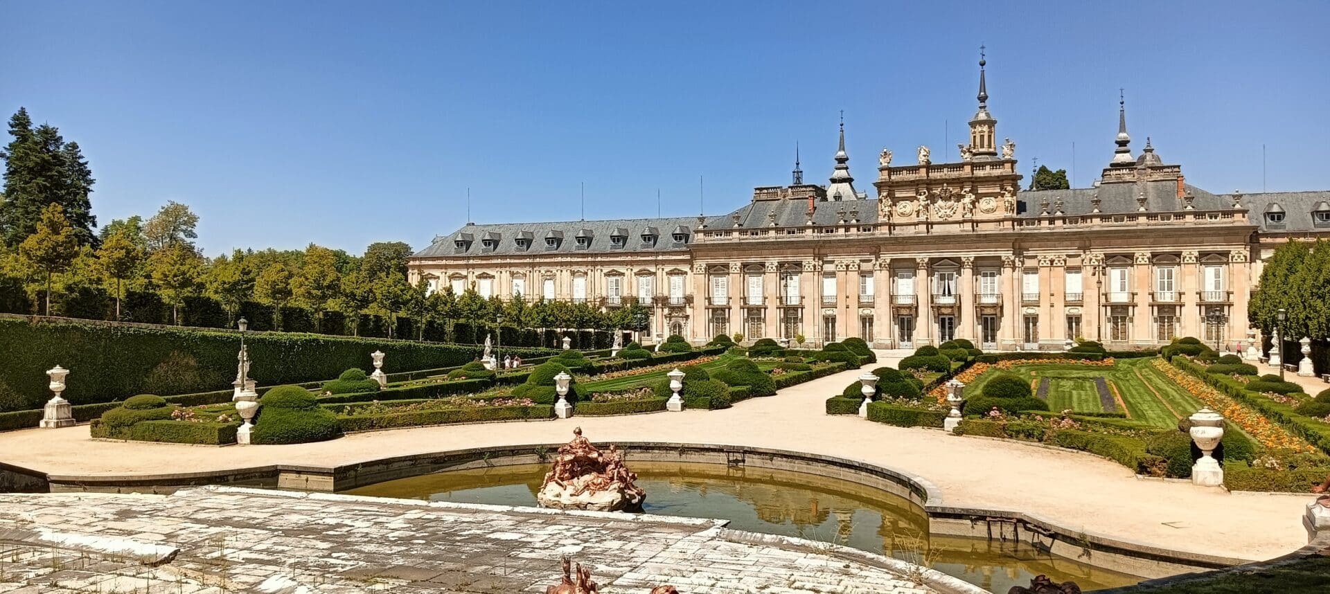 C14 - RESTAURACIÓN DE LA FUENTE DE LA CASCADA EN LOS JARDINES DE LA GRANJA