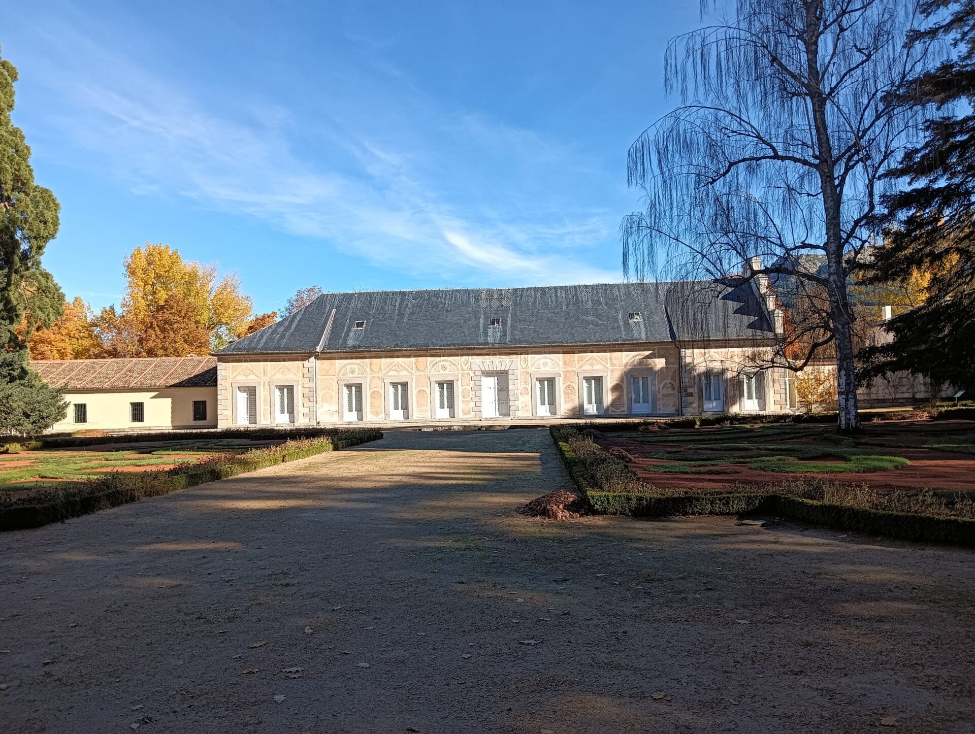 C11 - REHABILITACIÓN INTEGRAL DE LA CASA DE LAS FLORES EN LA GRANJA