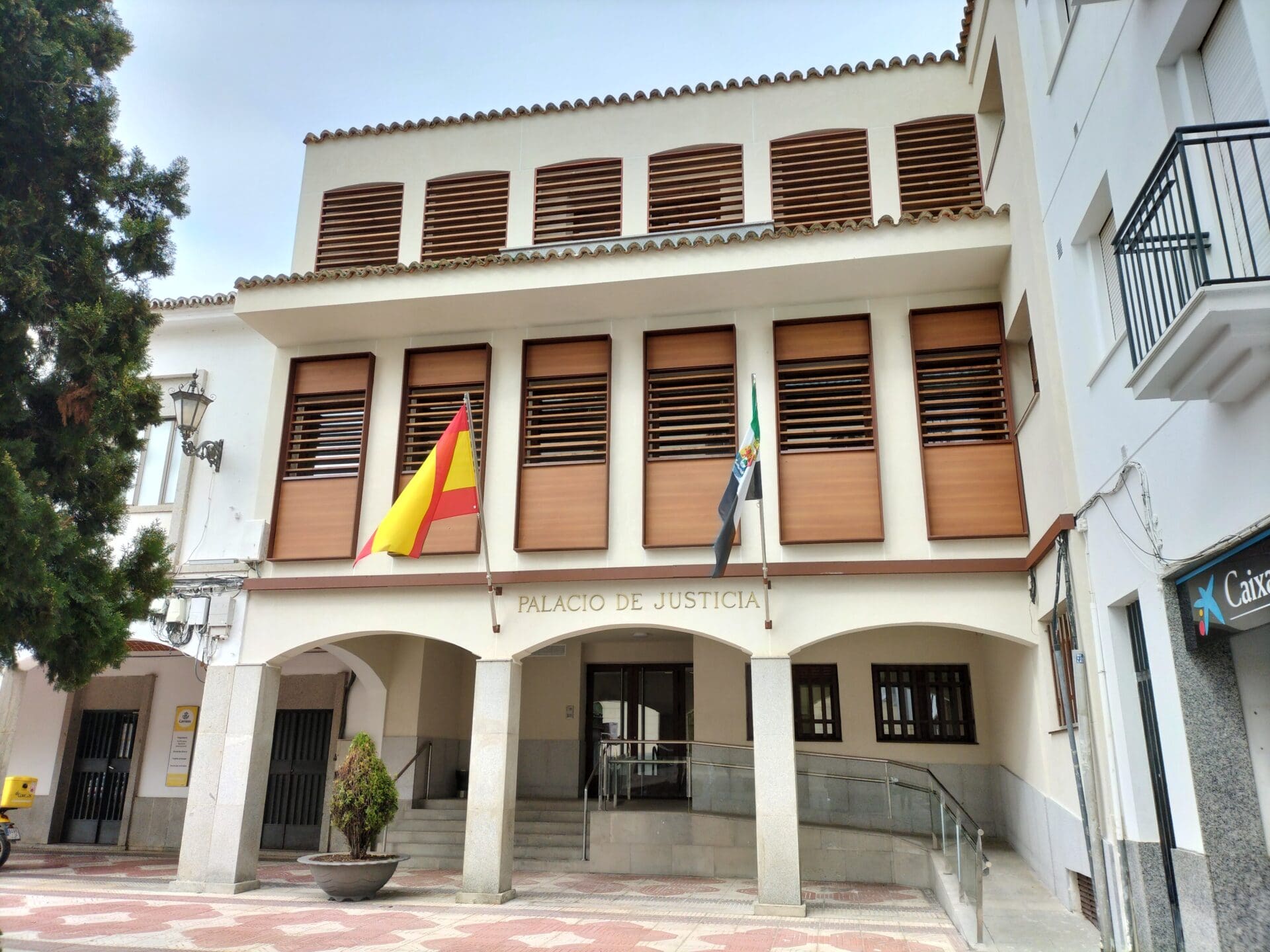 C11 - OBRAS DE MEJORA DE LA EFICIENCIA ENERGÉTICA DE LA SEDE JUDICIAL DE CASTUERA